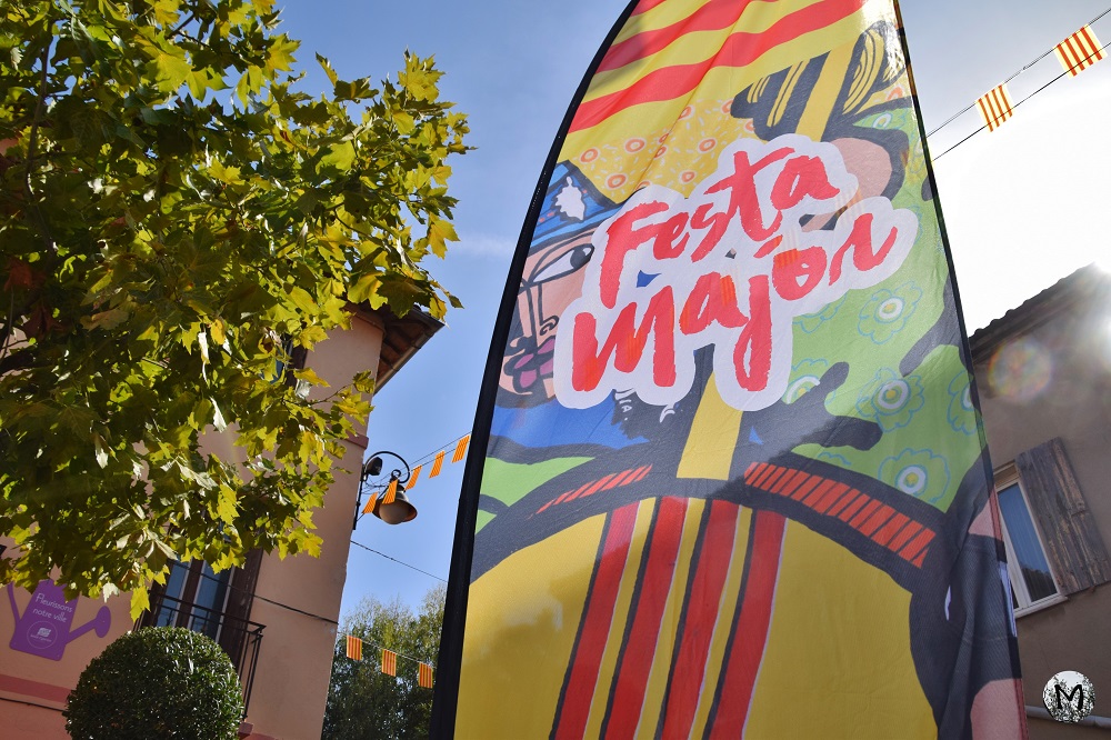 Oriflamme de la Festa Major à Saint-Cyprien avec la charte graphique de l'année 2019.