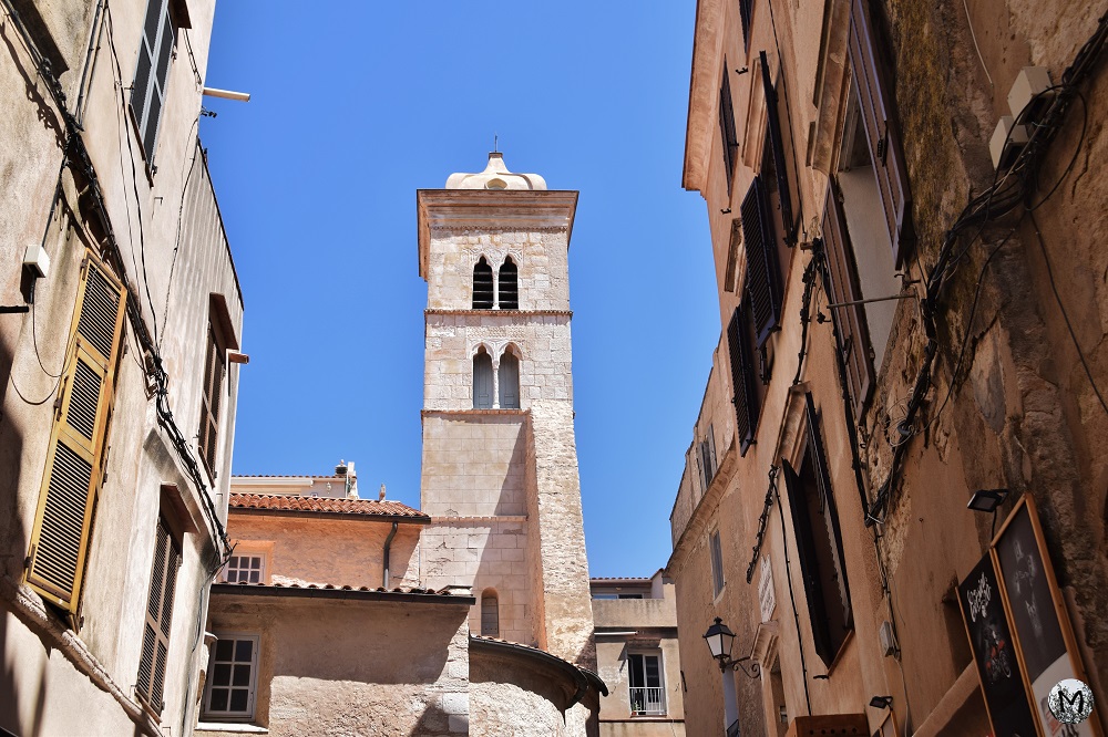 Monument dans le centre-ville de Bonifacio