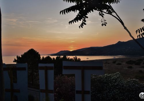 Coucher de soleil au camping corse Tikiti