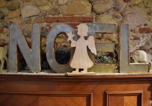 Noël écrit en gros avec des lettres décoratives