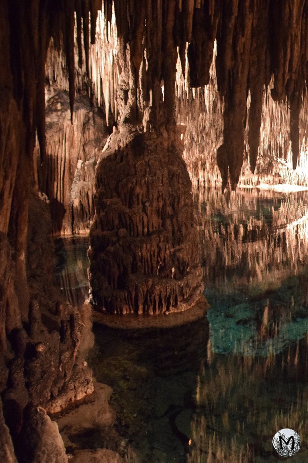Formations dans les Cuevas del Drach