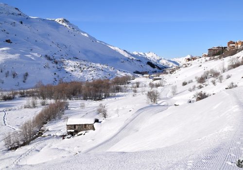 La station des Ménuires sous la neige