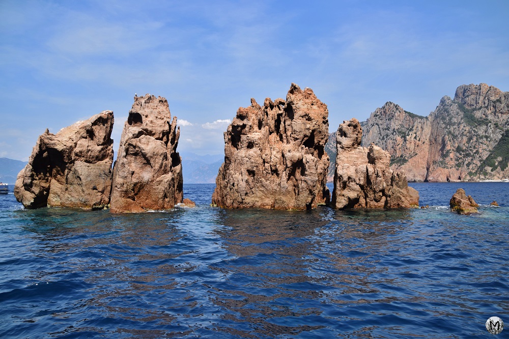 Roches en mer dans les calanques de Piana
