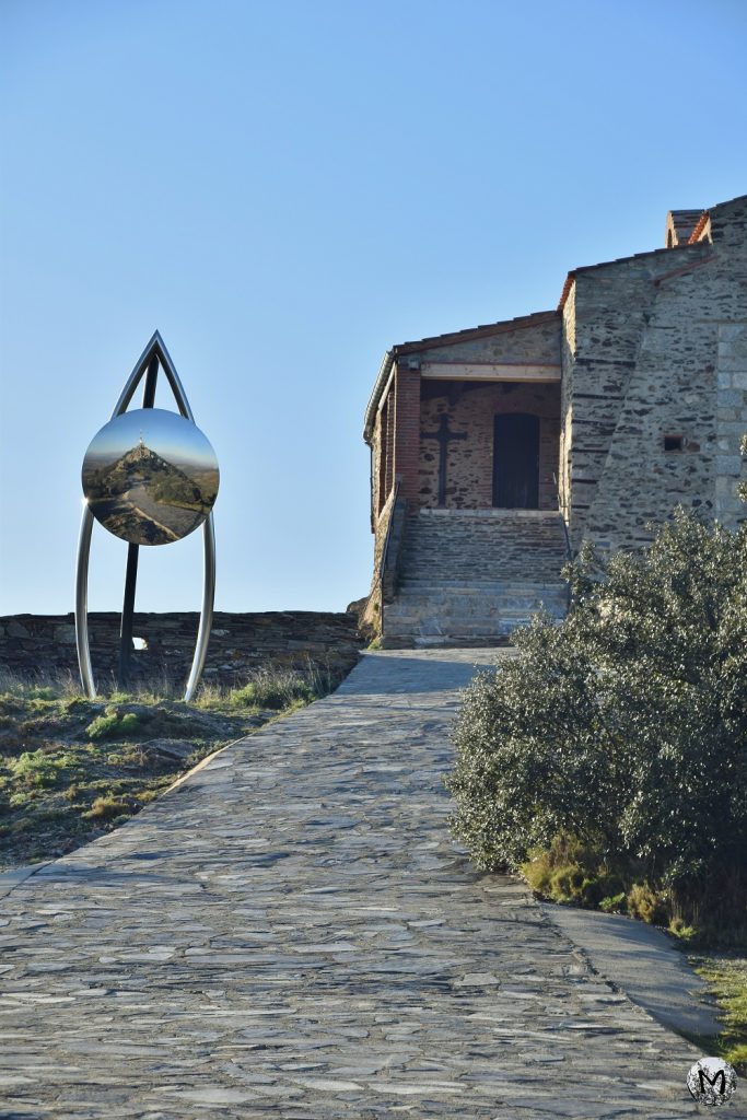 L'ermitage de Força Réal et son miroir