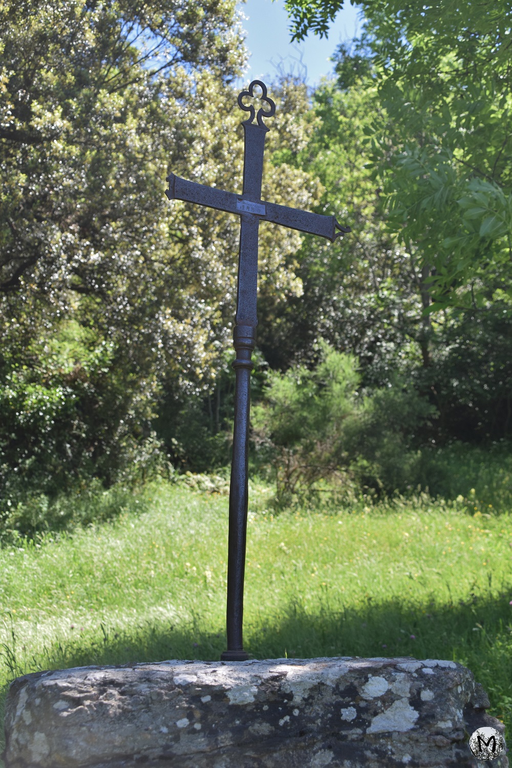 Croix en fer du village de Montalba