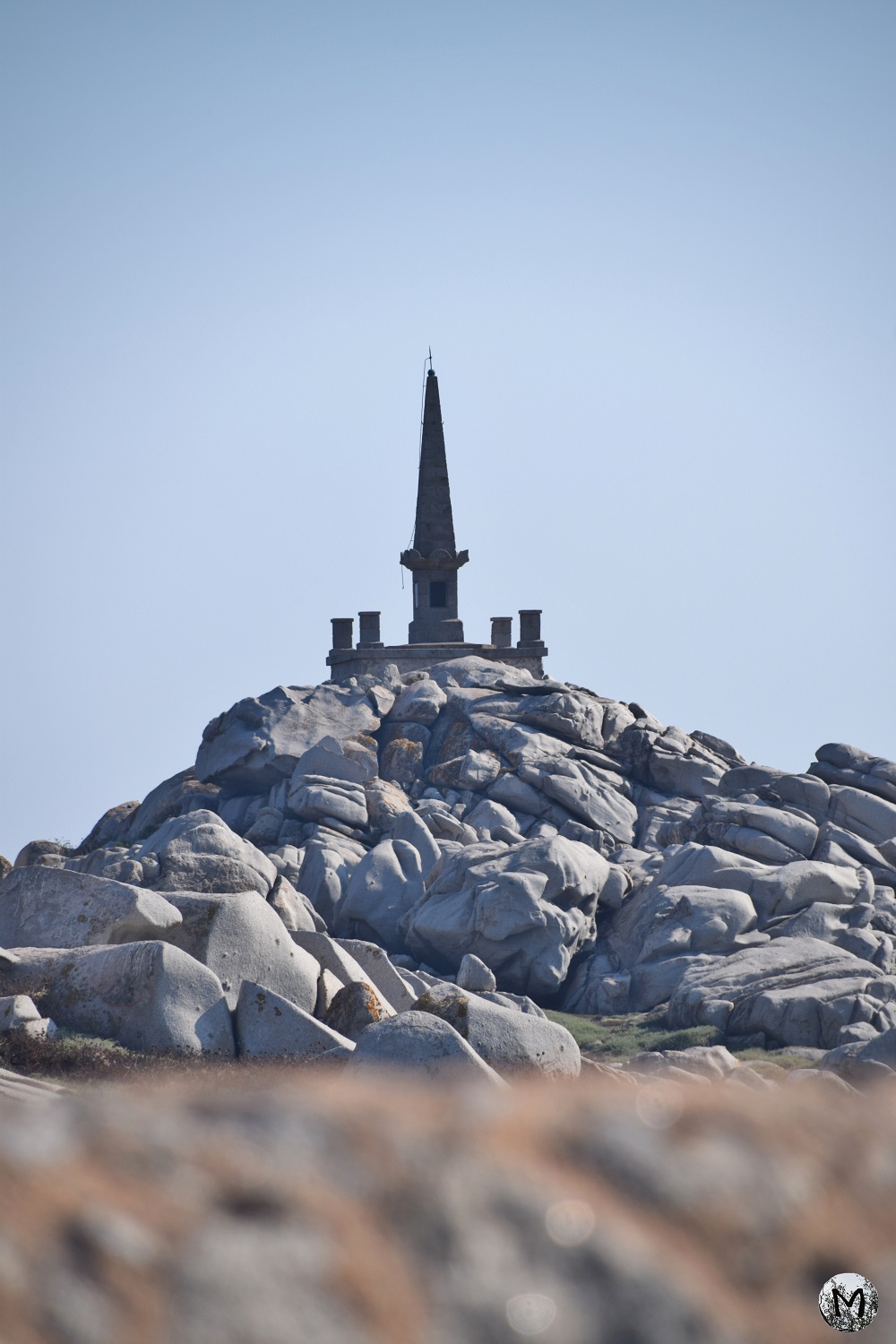 Monument commémoratif sur les îles Lavezzi