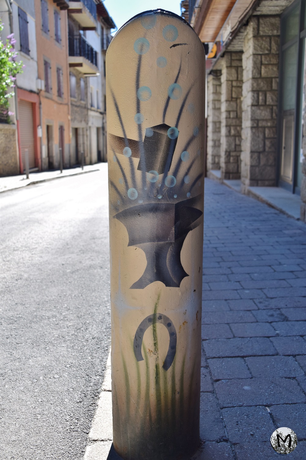 Dessin de métallurgie sur un poteau à Llivia