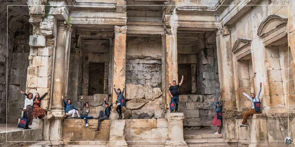 Le collectif Hello le Sud dans le temple de Diane