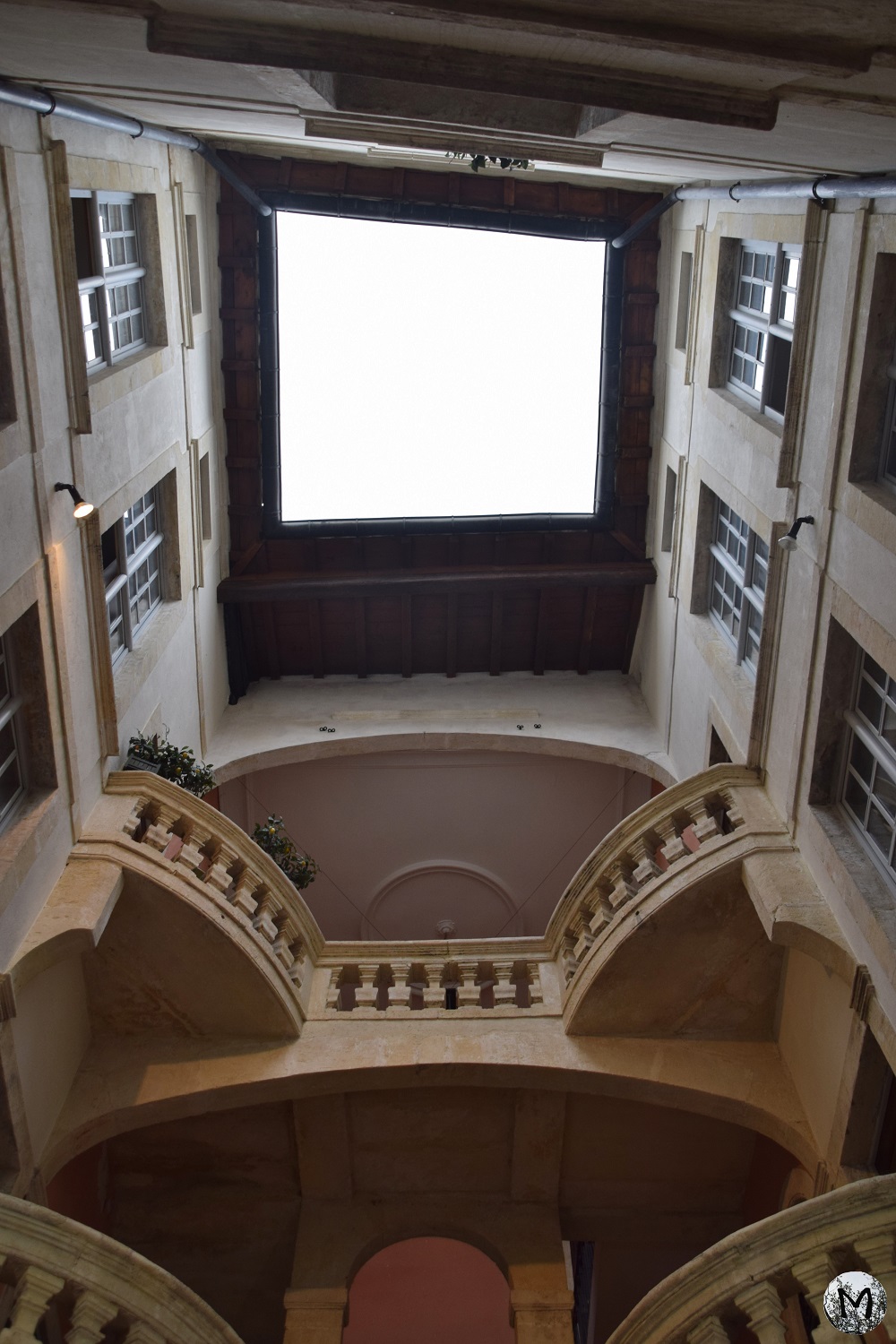Cour d'un hôtel particulier à Nîmes