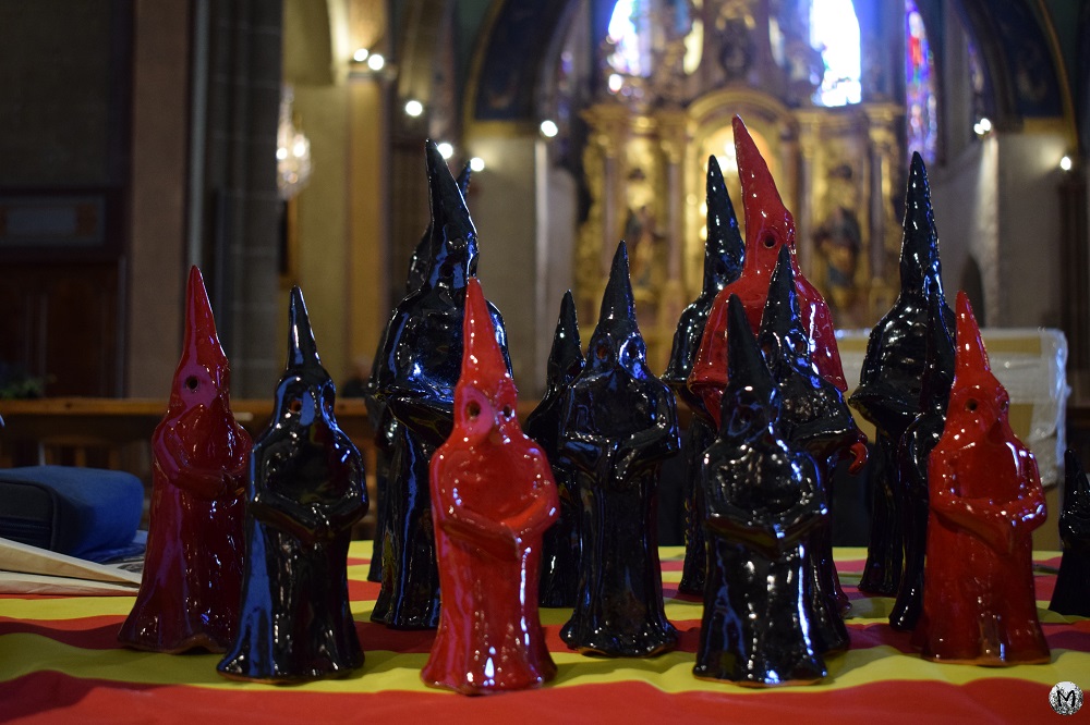 Figurines représentant les tenues de la Sanch