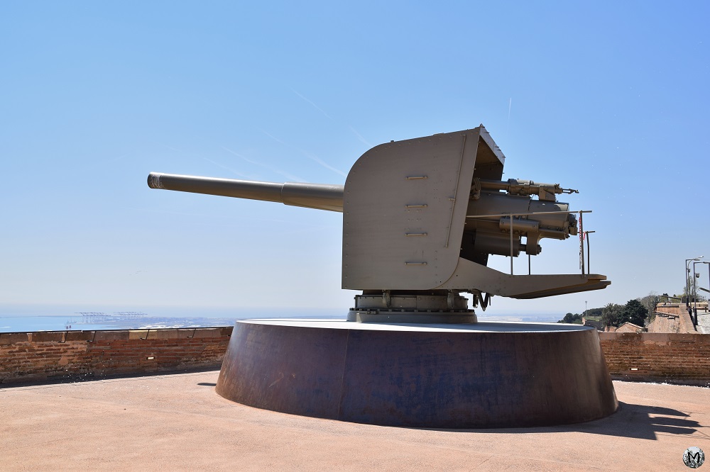 Canon du Mont-Juïc donnant sur le port