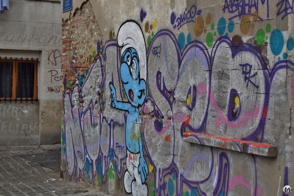 Dessin de schtroumpf sur un mur de Perpignan
