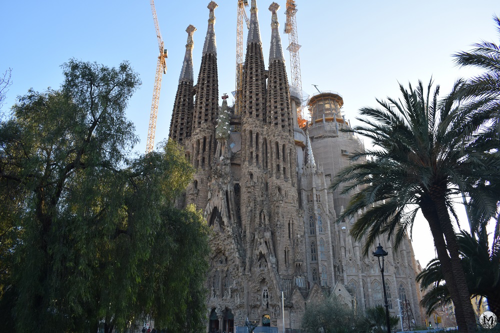 Extérieur de la Sagrada Familia avec ses grues