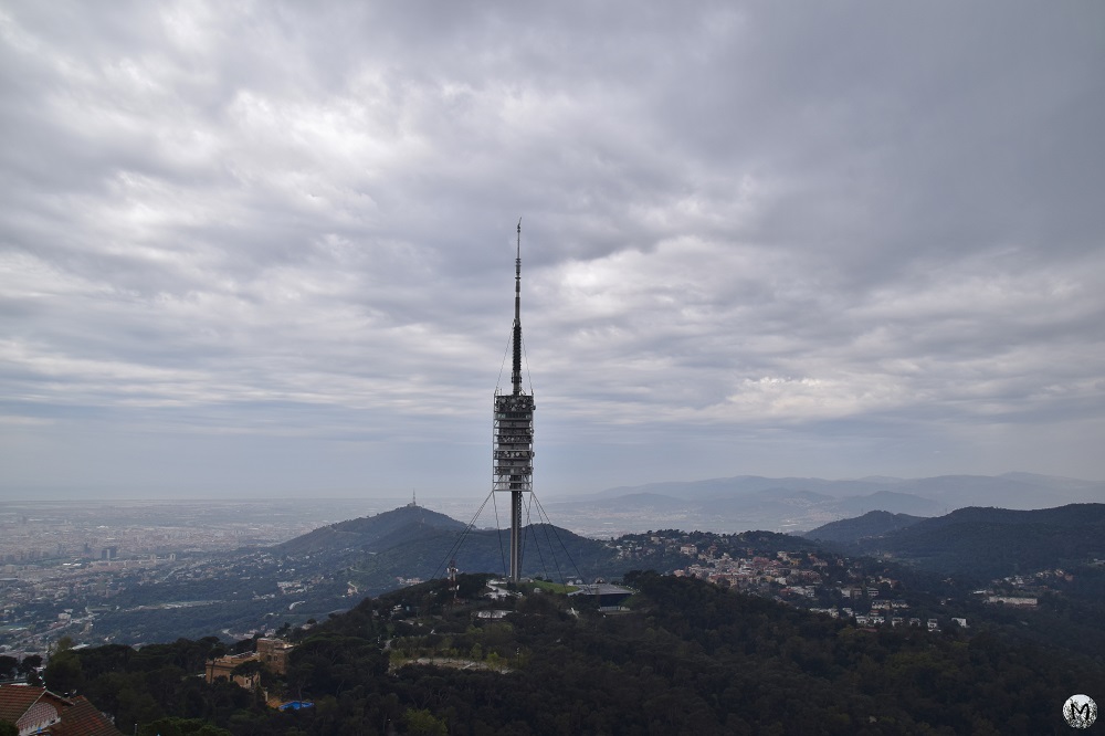Antenne relais en face du sommet du Tibidabo