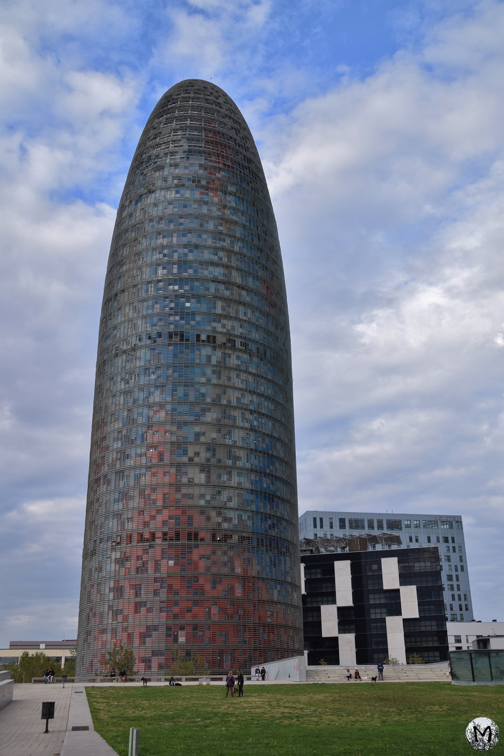 Tour Agbar ou tour Gloriès de Barcelone, un étrange monument de la capitale catalane.