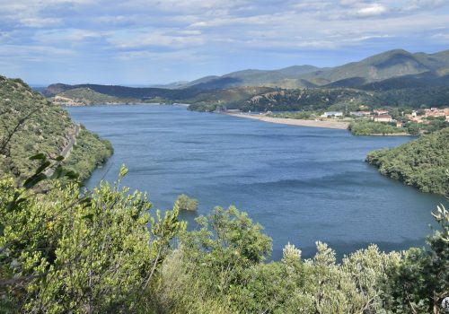 Panorama sur le lac de Vinça et ses alentours