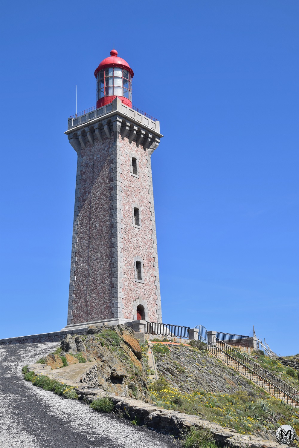 Le phare du Cap Béar sur la Côte Vermeille, un site emblématique de Port-Vendres.