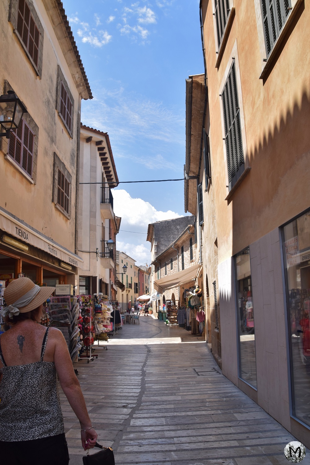 Boutiques dans une ruelle d'Alcudia
