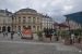 La Place de la Mairie de Rennes avec ses décorations, ses pots en bois et son opéra.